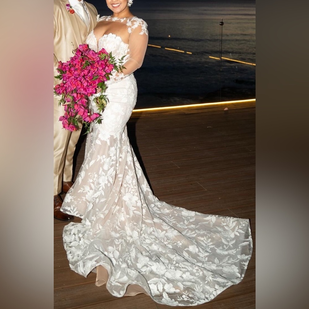 Elegant White Lace Wedding Dress
